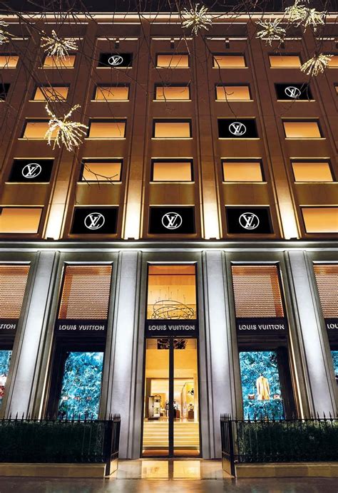 avenue montaigne louis vuitton|louis vuitton montaigne store.